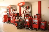 4 Pro showroom